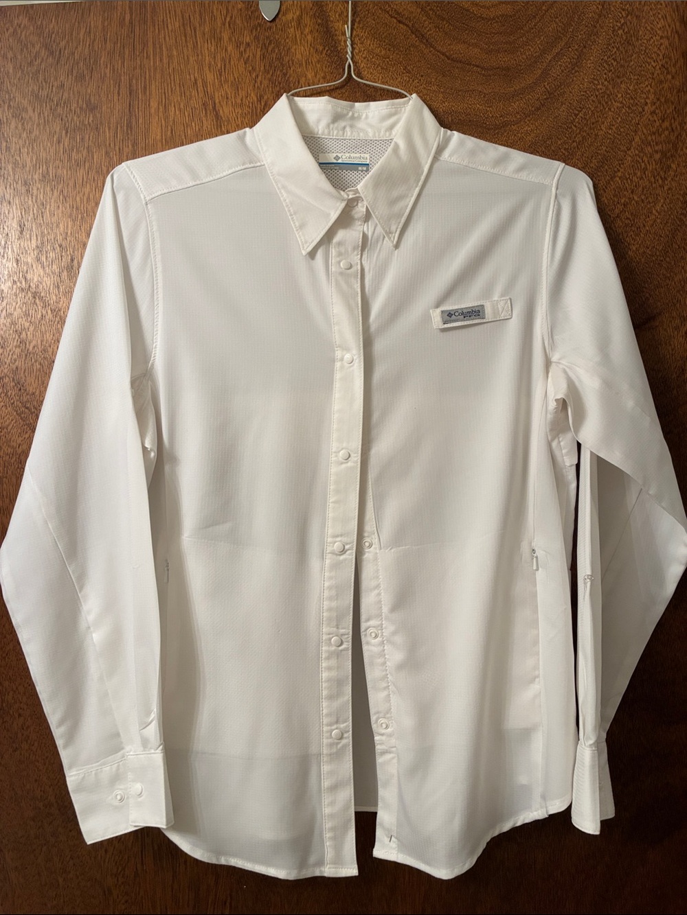 Women size medium  white Columbia PFG shirt
